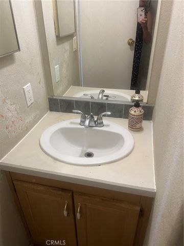 7560 Woodman Scp74, Van Nuys, CA 91405