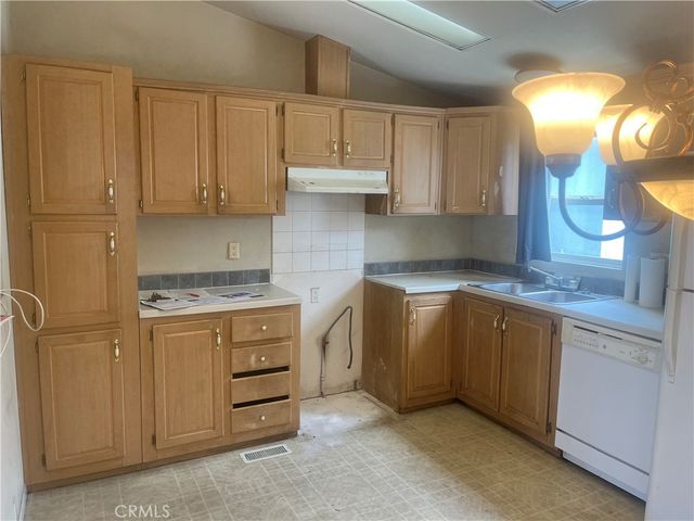 7560 Woodman Scp74, Van Nuys, CA 91405