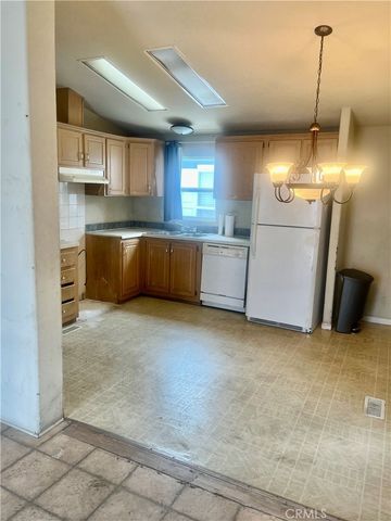 7560 Woodman Scp74, Van Nuys, CA 91405