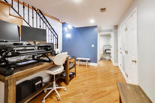 5201 S BLACKSTONE Avenue 1W, Chicago, IL 60615