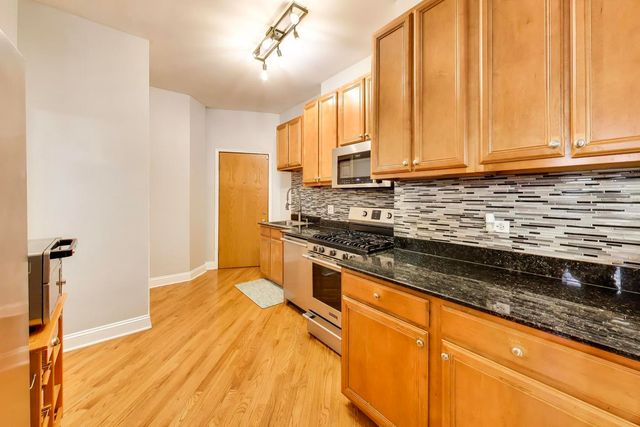 5201 S BLACKSTONE Avenue 1W, Chicago, IL 60615