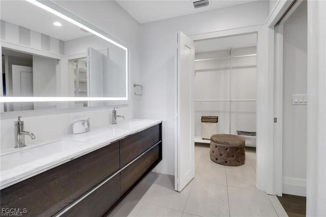 27052 Kindlewood LN, Bonita Springs, FL 34134