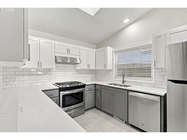 10023 Sw QUAIL POST Rd, Portland, OR 97219