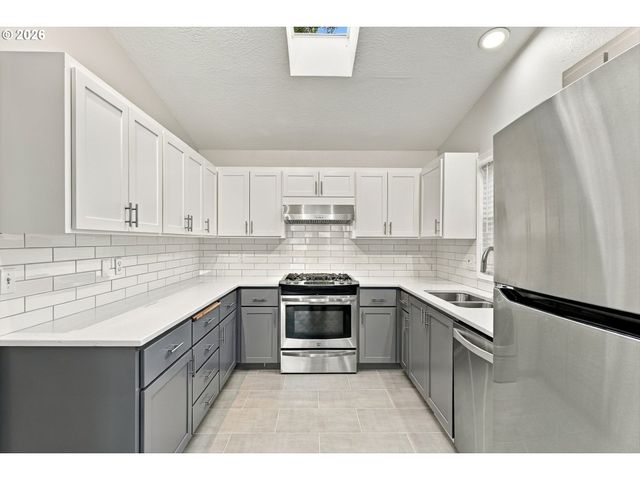 10023 Sw QUAIL POST Rd, Portland, OR 97219