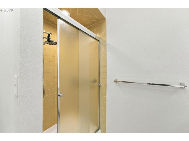 10023 Sw QUAIL POST Rd, Portland, OR 97219