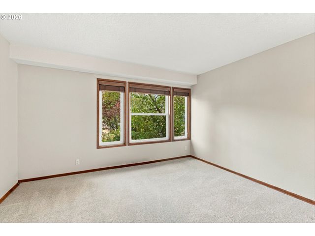 10023 Sw QUAIL POST Rd, Portland, OR 97219