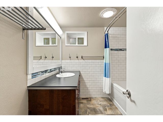 10023 Sw QUAIL POST Rd, Portland, OR 97219