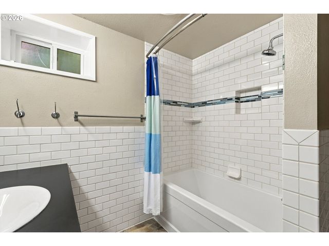 10023 Sw QUAIL POST Rd, Portland, OR 97219
