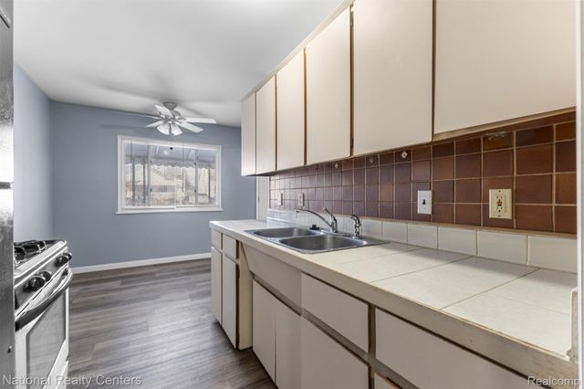 457 Stewart Avenue, Lincoln Park, MI 48146