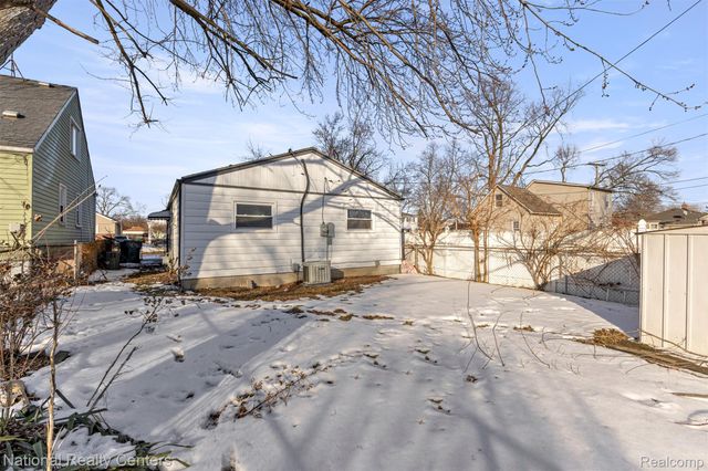 457 Stewart Avenue, Lincoln Park, MI 48146