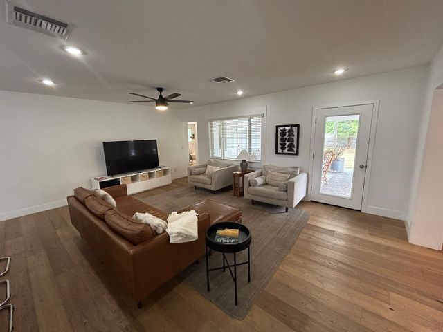 4016 E Avalon Drive, Phoenix, AZ 85018