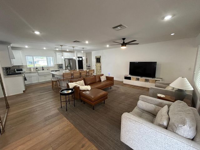 4016 E Avalon Drive, Phoenix, AZ 85018