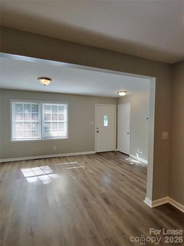 6817 Deanwood Place, Charlotte, NC 28217