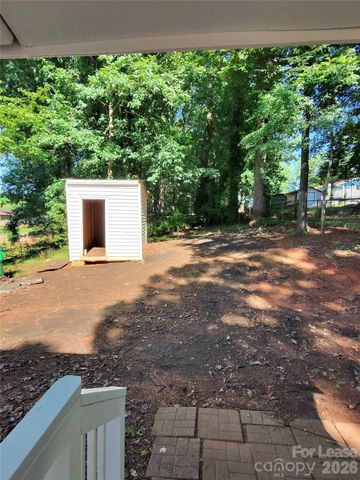 6817 Deanwood Place, Charlotte, NC 28217
