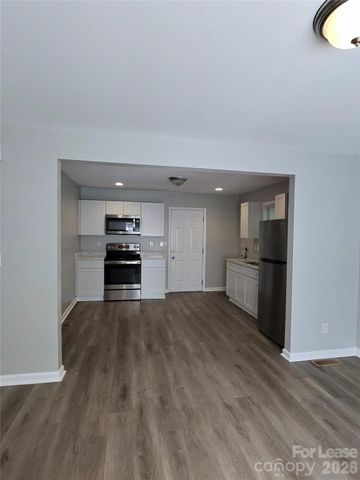 6817 Deanwood Place, Charlotte, NC 28217
