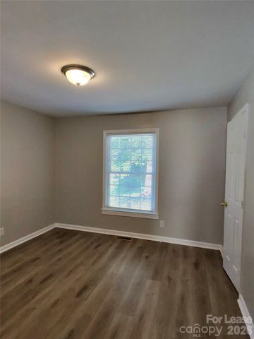6817 Deanwood Place, Charlotte, NC 28217