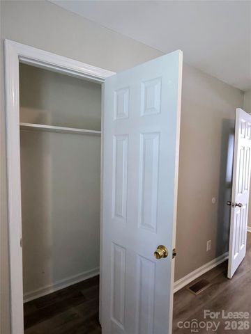 6817 Deanwood Place, Charlotte, NC 28217