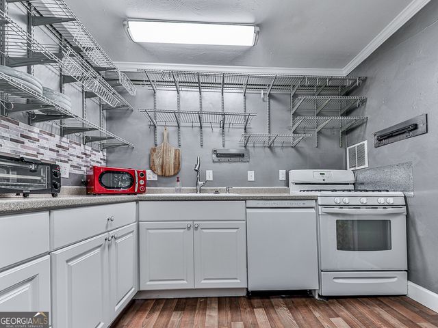 2425 Lawrenceville Highway, Decatur, GA 30033