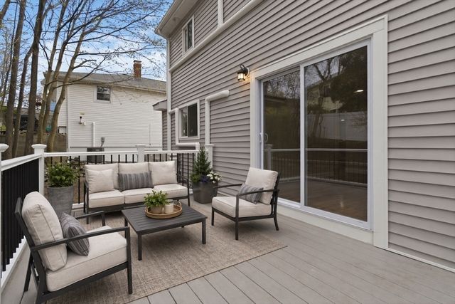 123 Pine Hill Cir, Waltham, MA 02451