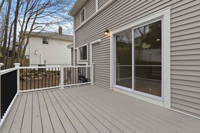 123 Pine Hill Cir, Waltham, MA 02451