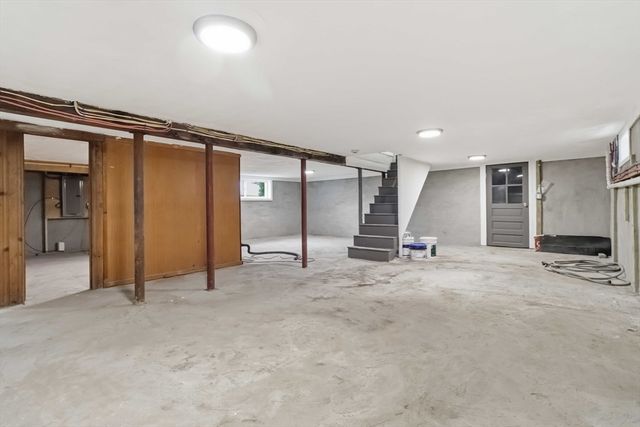 123 Pine Hill Cir, Waltham, MA 02451