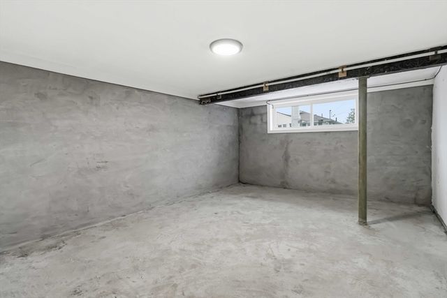 123 Pine Hill Cir, Waltham, MA 02451