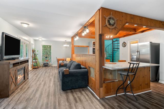 1385 Lakeside Dr, Smithville, TN 37166
