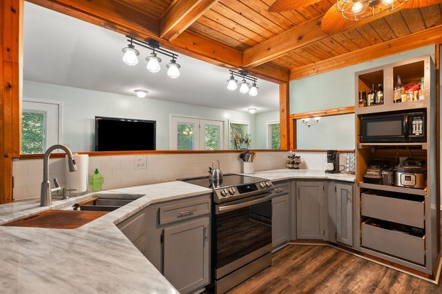 1385 Lakeside Dr, Smithville, TN 37166