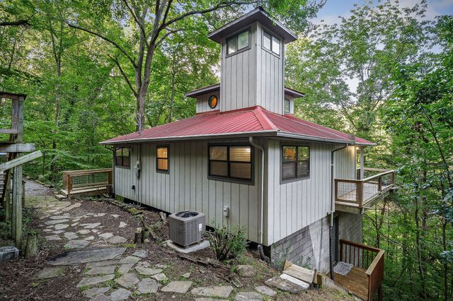 1385 Lakeside Dr, Smithville, TN 37166