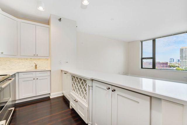 501 N Clinton Street 901, Chicago, IL 60654