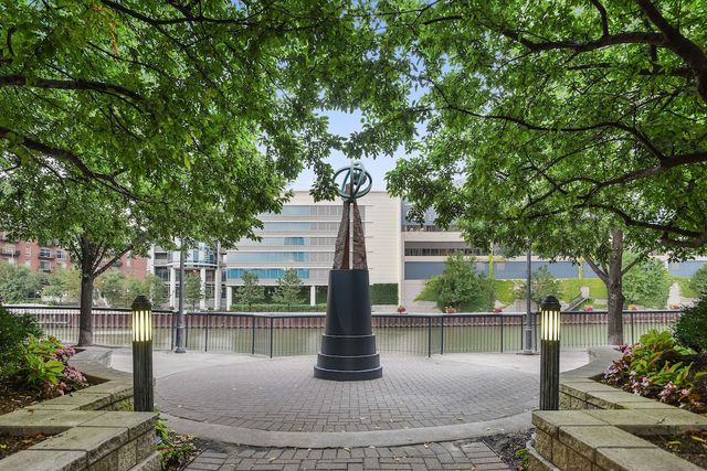 501 N Clinton Street 901, Chicago, IL 60654