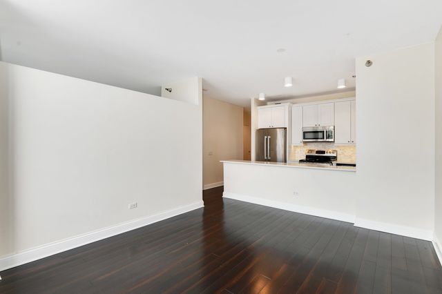 501 N Clinton Street 901, Chicago, IL 60654