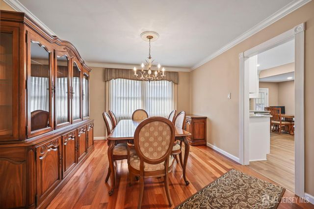 2 Varnum Lane, Manalapan, NJ 07726