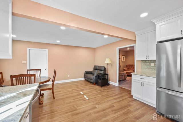 2 Varnum Lane, Manalapan, NJ 07726