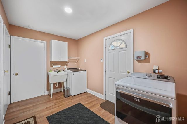 2 Varnum Lane, Manalapan, NJ 07726