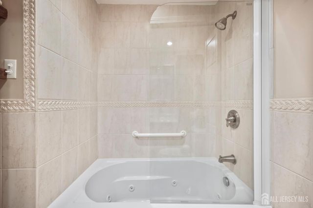 2 Varnum Lane, Manalapan, NJ 07726