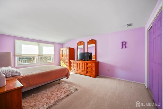 2 Varnum Lane, Manalapan, NJ 07726