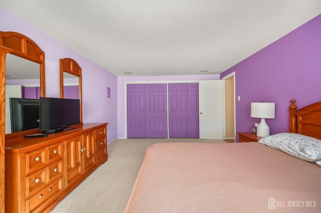 2 Varnum Lane, Manalapan, NJ 07726