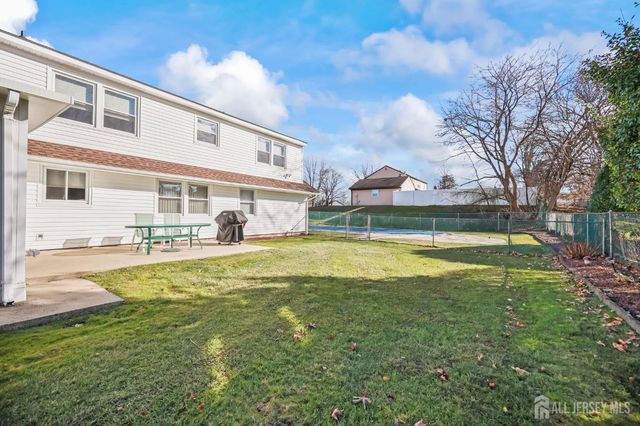 2 Varnum Lane, Manalapan, NJ 07726