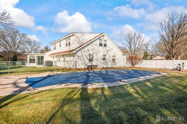 2 Varnum Lane, Manalapan, NJ 07726