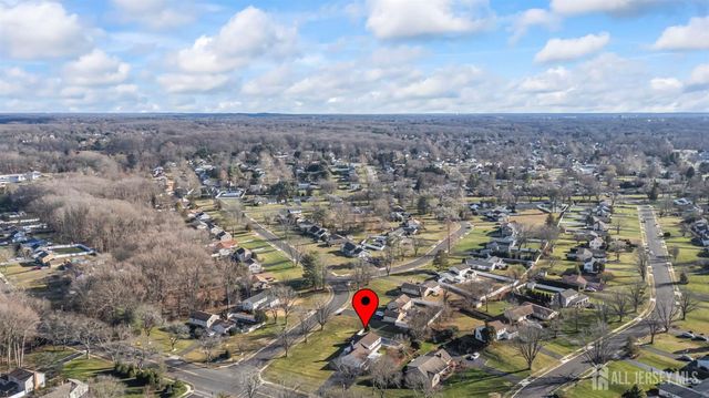 2 Varnum Lane, Manalapan, NJ 07726