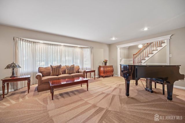 2 Varnum Lane, Manalapan, NJ 07726