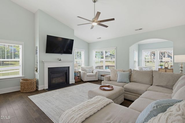 1813 Knights Crest Way, Wake Forest, NC 27587