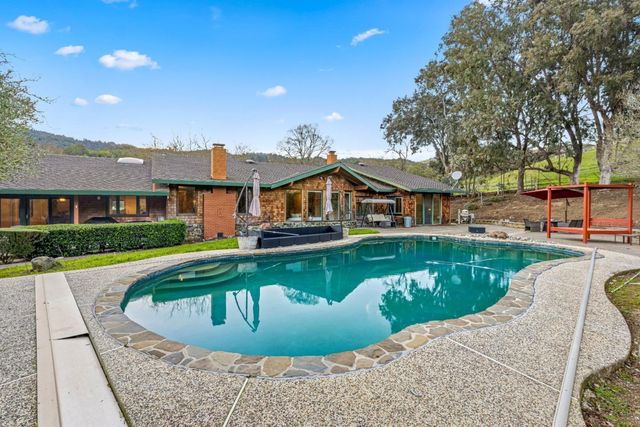 6915 Redwood Retreat Road, Gilroy, CA 95020