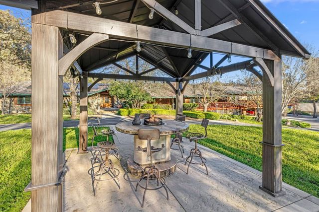 6915 Redwood Retreat Road, Gilroy, CA 95020