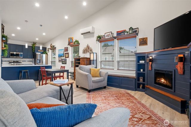 17 E Sellegren Road, Allyn, WA 98524