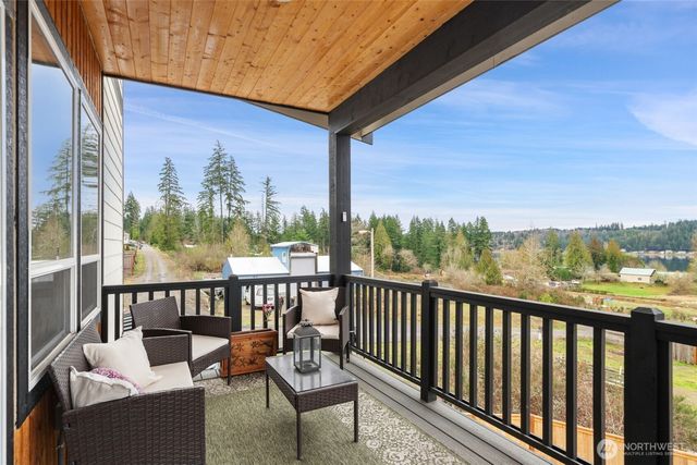 17 E Sellegren Road, Allyn, WA 98524