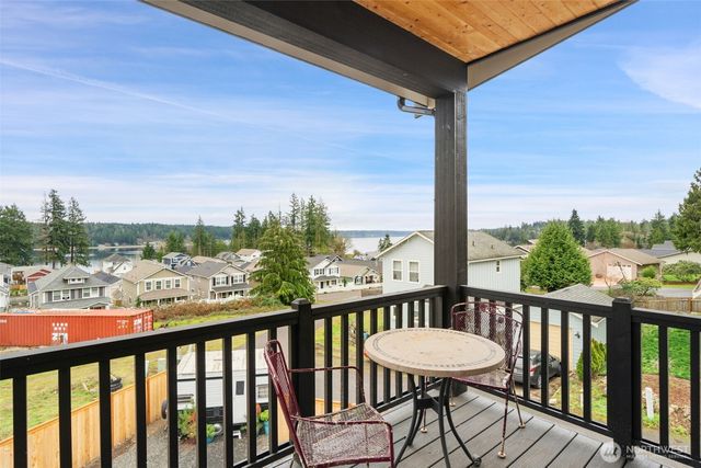 17 E Sellegren Road, Allyn, WA 98524