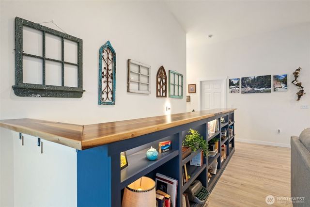 17 E Sellegren Road, Allyn, WA 98524