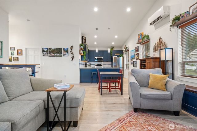 17 E Sellegren Road, Allyn, WA 98524